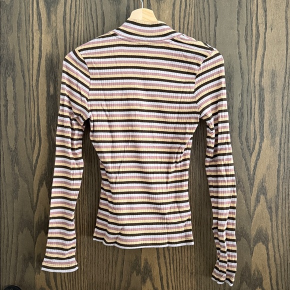 Volcom • Mock Neck 3/4 Zip - Picture 4 of 4